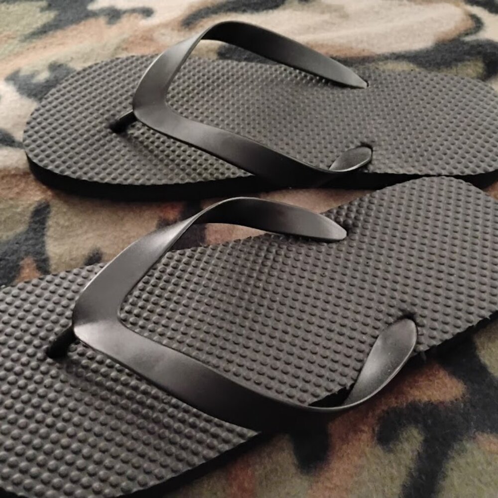 Unisex Sandals *NEW* size 7-8 Black Flip Flops